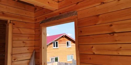 Можно ли строить баню из сырого бруса. ЧТО НУЖНО ЗНАТЬ ПЕРЕД СТРОИТЕЛЬСТВОМ ДОМА ИЗ СЫРОГО БРУСА