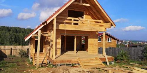 Можно ли строить баню из сырого бруса. ЧТО НУЖНО ЗНАТЬ ПЕРЕД СТРОИТЕЛЬСТВОМ ДОМА ИЗ СЫРОГО БРУСА