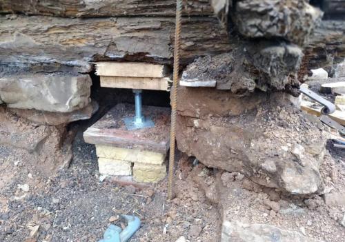 Замена нижних венцов деревянного дома на бетон. Реконструкция старого бревенчатого дома: как заменить нижние венцы