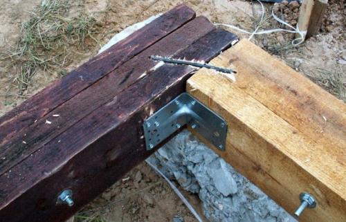 Ремонт угла деревянного дома. Чем можно стянуть углы деревянного дома