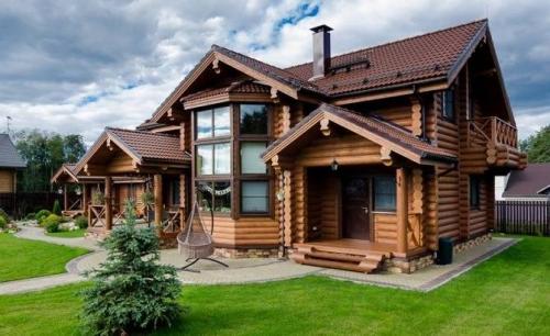 Дом из оцилиндрованного бревна минусы. Несомненные достоинства