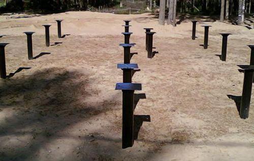 Через сколько можно ставить сруб на фундамент. Какие нормы существуют при строительстве фундамента под деревянный сруб