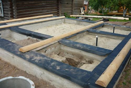 Через сколько можно ставить сруб на фундамент. Какие нормы существуют при строительстве фундамента под деревянный сруб