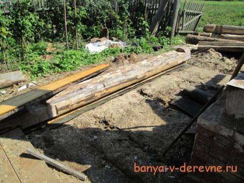 Возведение сруба для бани. Фундамент и закладные бревна