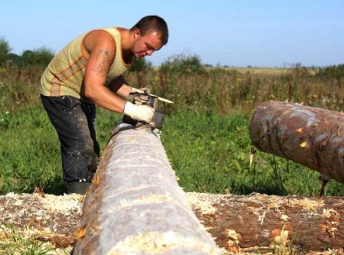 Возведение сруба для бани. Фундамент и закладные бревна 07