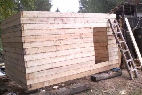 Баня из досок 50 на 150. Делаем фундамент под баню и первый ряд бруса