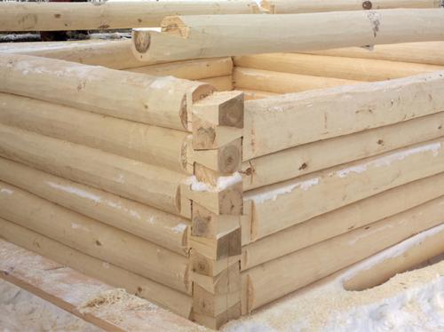 Рубка сруба в русский угол. Сруб в лапу