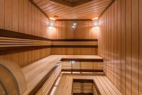 Как обшить баню вагонкой своими руками. Как обшить баню вагонкой: с чего начать, на что обратить внимание. Советы, как правильно выбрать материал для отделки стен изнутри