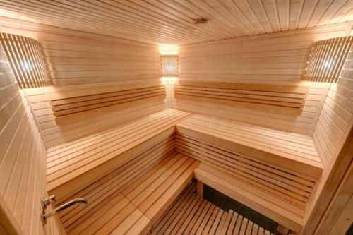 Как обшить баню вагонкой своими руками. Как обшить баню вагонкой: с чего начать, на что обратить внимание. Советы, как правильно выбрать материал для отделки стен изнутри