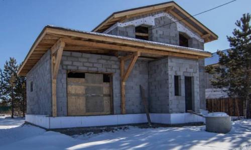 Проект бани с беседкой из блоков. Проекты бань из газобетона — бесплатные схемы с мансардой, комнатой отдыха и террасой, одноэтажная и двухэтажная баня