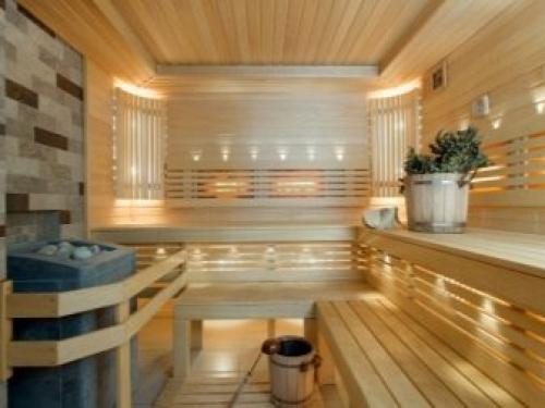 Как построить баню из клееного бруса. В чем преимущества такого строительного материала? 01