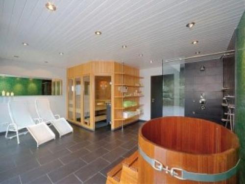 Как построить баню из клееного бруса. В чем преимущества такого строительного материала? 08